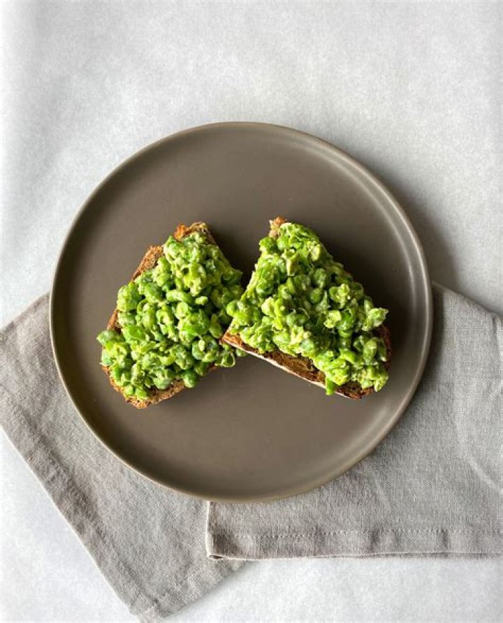 Let's mix it up with this high-protein smashed pea toast recipe